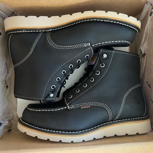 CARHARTT SIZE 11M WATERPROOF WEDGE BOOT